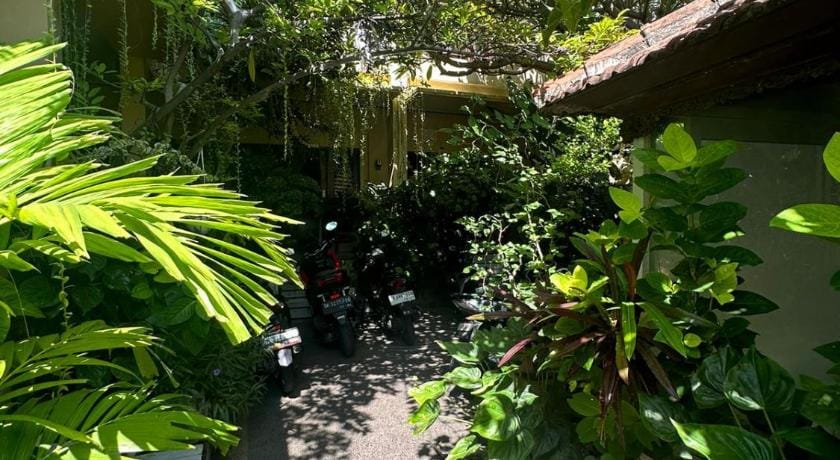 Sari Buana Bed and Breakfast Bed and Breakfast in Kuta