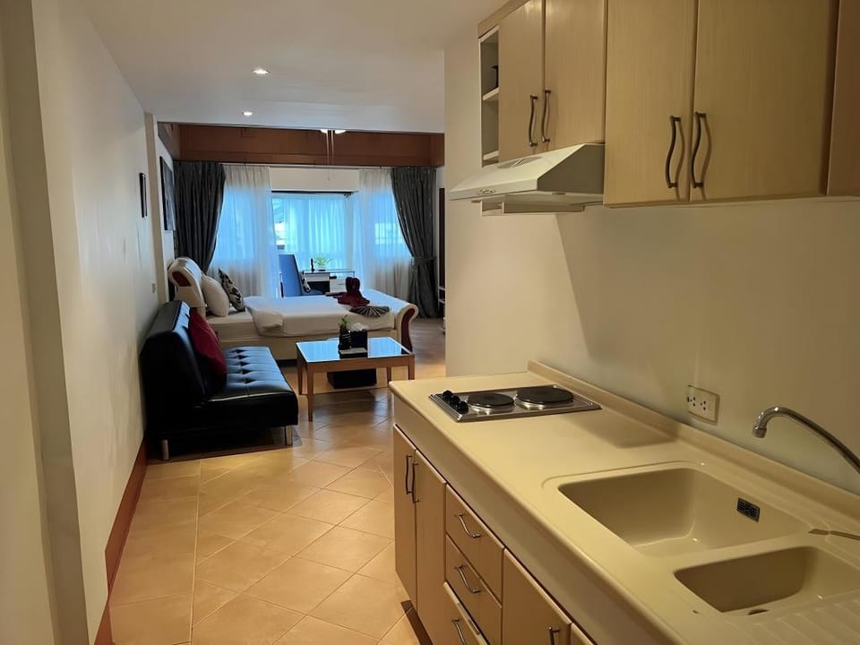 Aquarius Gay Guesthouse and Sauna Hotel in Patong