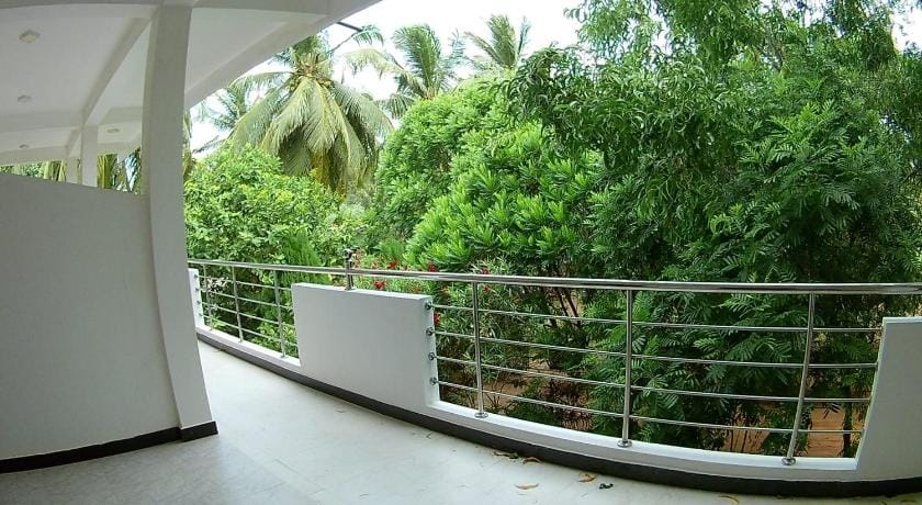 Sea Zone Hotel Nilaveli Bed and Breakfast in Sri Lanka