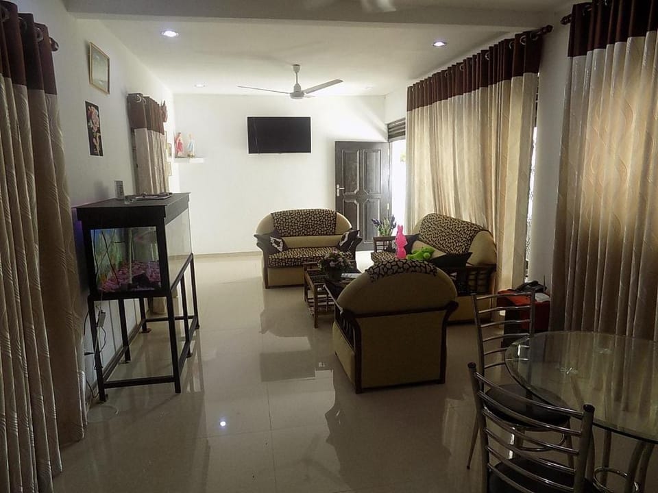 Alexandra Family Villa Bed and Breakfast in Negombo