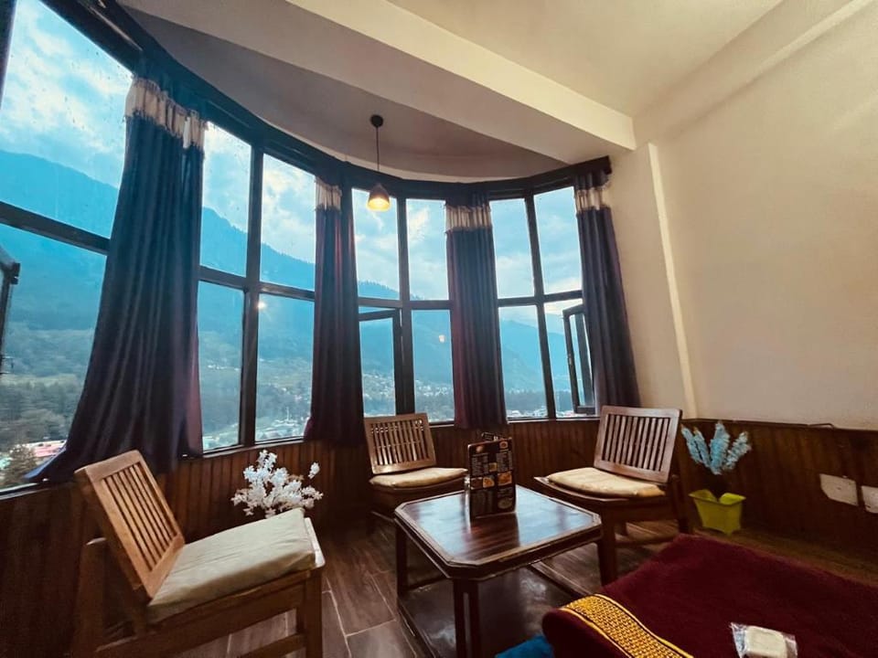 Hotel Hadimba Palace Hotel in Manali