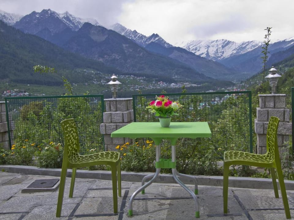 Foghills Cottage Manali Hotel in Manali