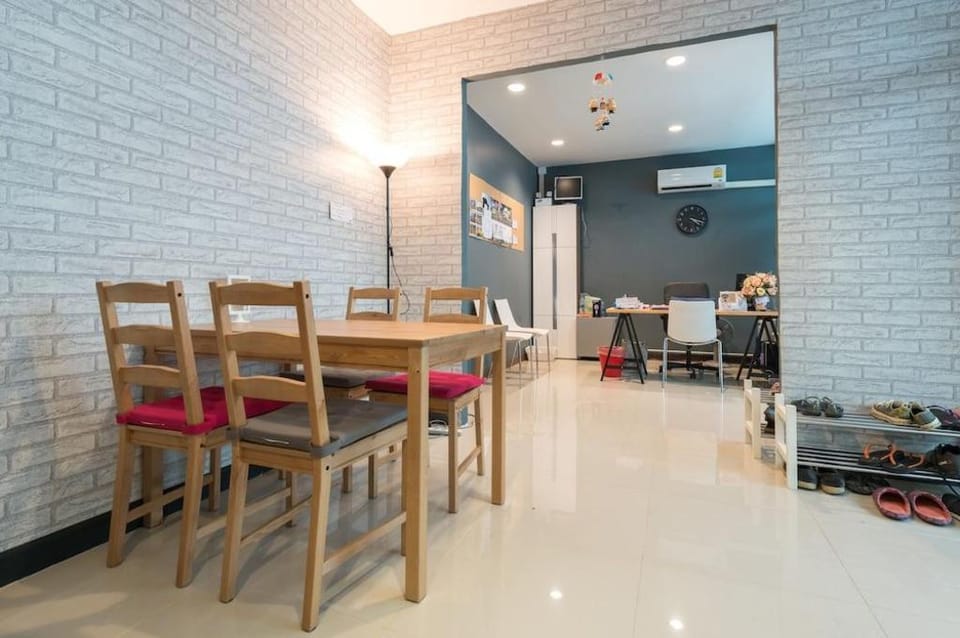 The Little Pig Sukhumvit Bed and Breakfast in Bangkok