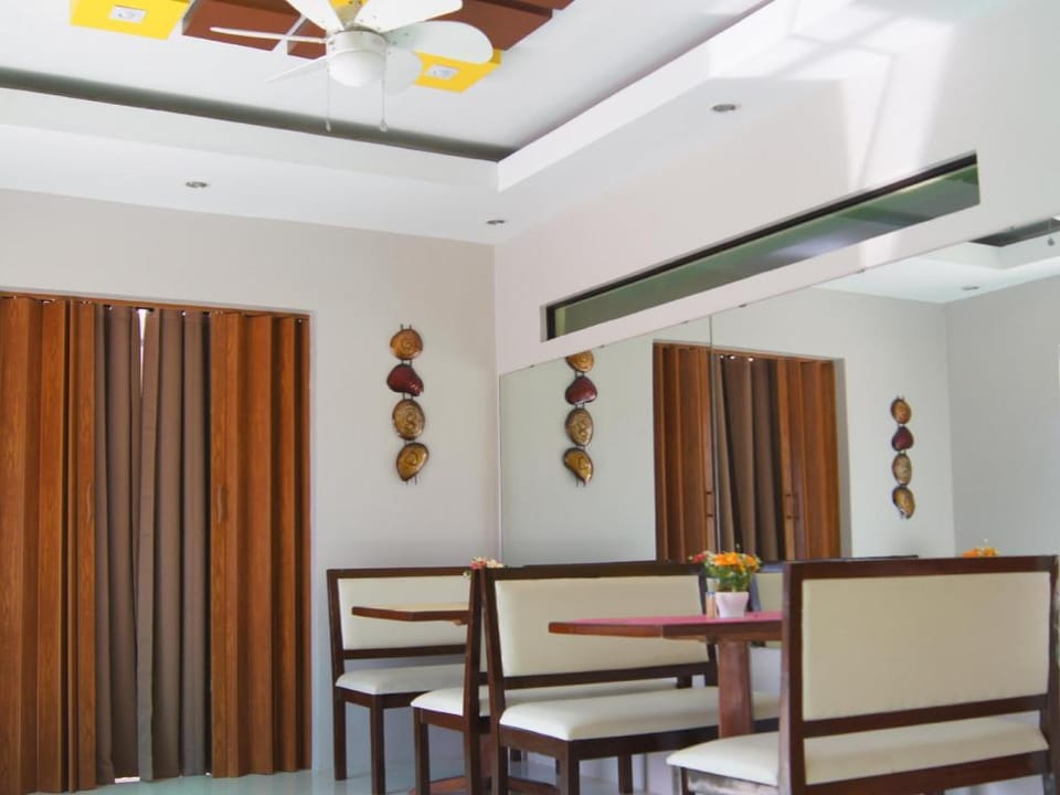 Staylite Park Bed and Breakfast Bed and Breakfast in Tagbilaran City