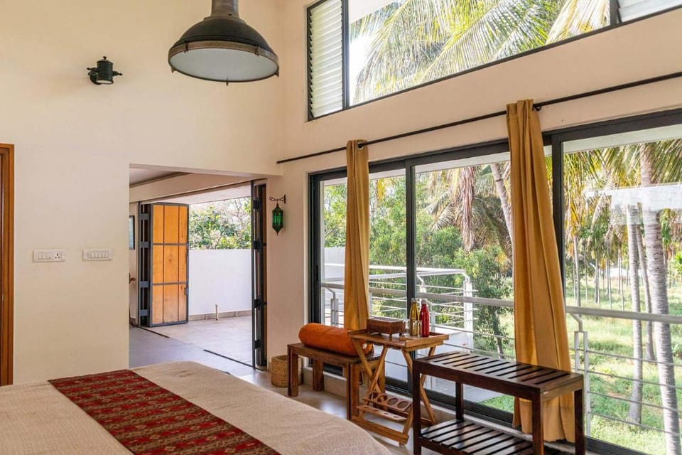 Spacious 3BR Daveys Townhouse with Private Lawn Pet Friendly and Complimentary Breakfast Villa in Kerala