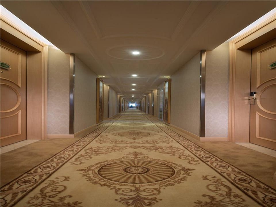 Vienna Hotel Shenzhen East Railway Station Buji Ancient Street Hotel in Shenzhen