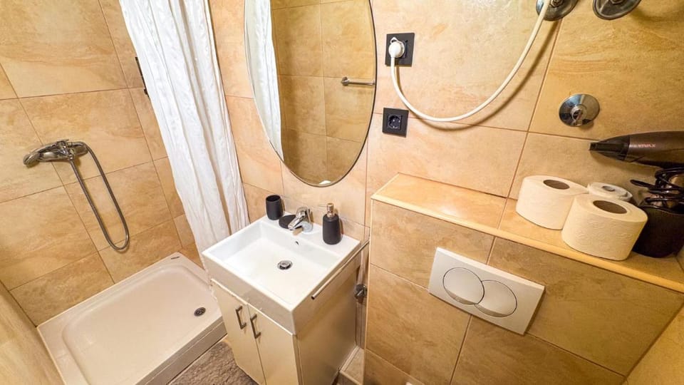 Qumi Apartments Apartment in Kotor Municipality