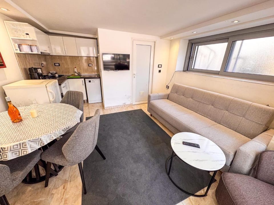 Qumi Apartments Apartment in Kotor Municipality