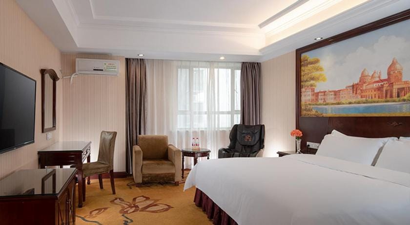 Vienna Hotel Guangdong Dongguan Chang'an Station Bubugao Hotel in Shenzhen