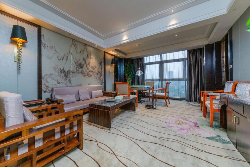 Vienna International Shenzhen Longgang Lilang Hotel in Shenzhen