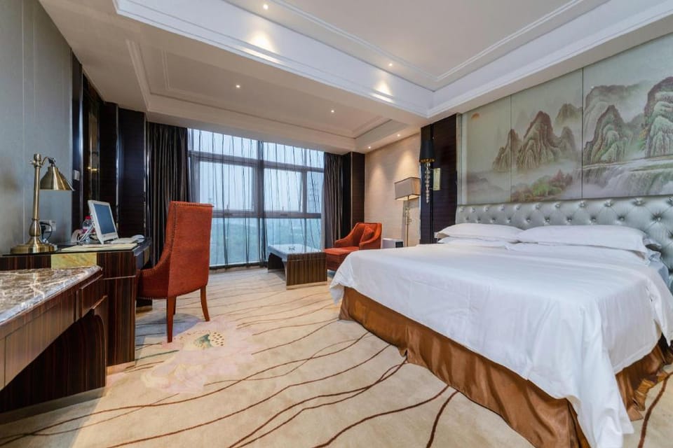 Vienna International Shenzhen Longgang Lilang Hotel in Shenzhen