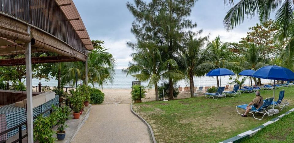 J Beach Suites At Paradise Rainbow Beach Resort Vacation rental in Tanjung Bungah