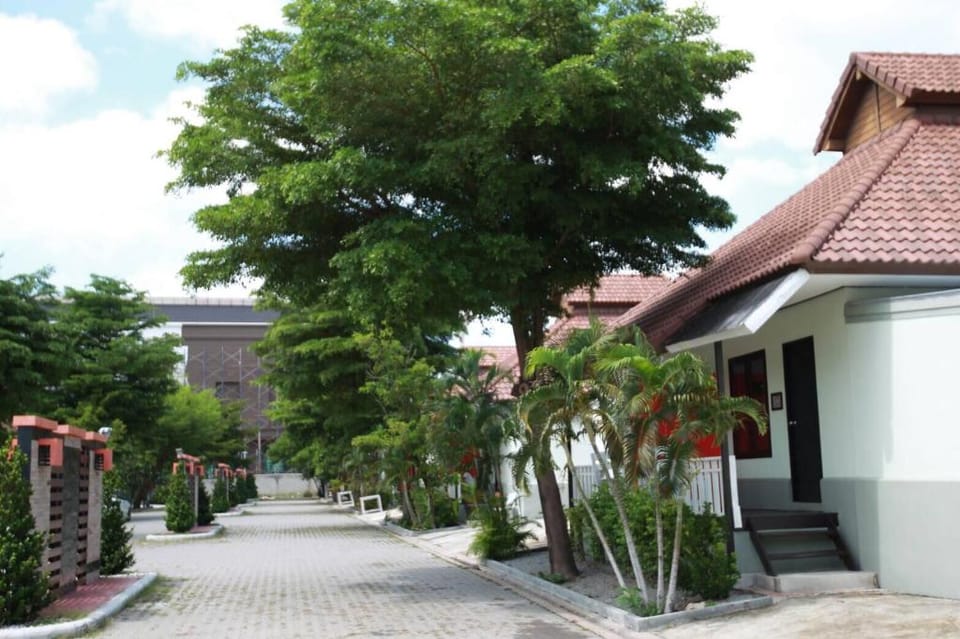 Nice Resort Pattaya Hotel in Pattaya City