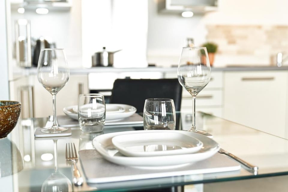 ShortstayMK Vizion apartments, with free superfast wi-fi, parking Apartment in Milton Keynes