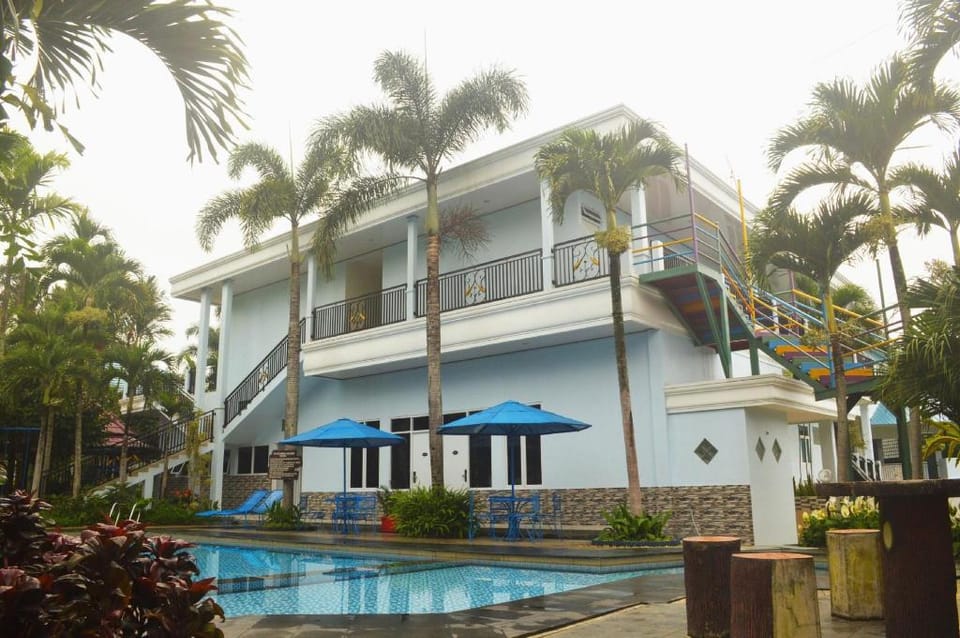 Aries Biru Resort Hotel in Cisarua