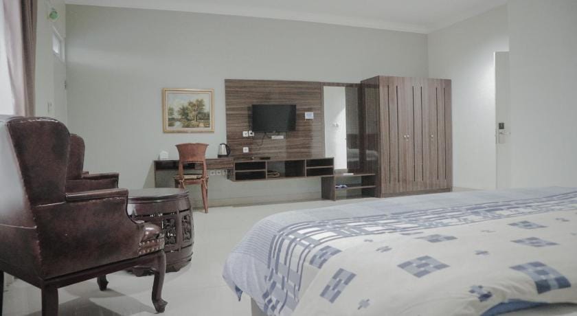 Aries Biru Resort Hotel in Cisarua