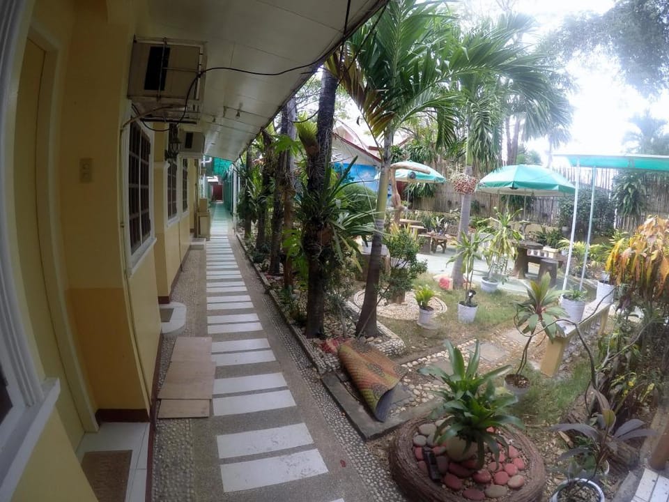 D Lucky Garden Inn and Suites Bed and Breakfast in Puerto Princesa