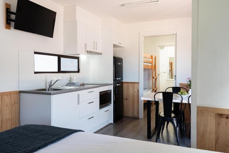 Adelaide Caravan Park - Aspen Holiday Parks Campground/ 
RV Resort in Adelaide