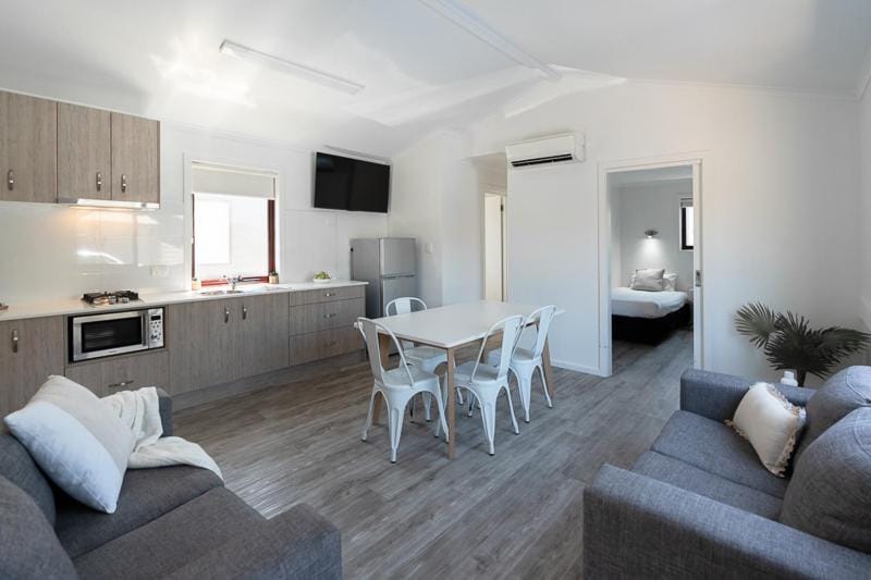 Adelaide Caravan Park - Aspen Holiday Parks Campground/ 
RV Resort in Adelaide