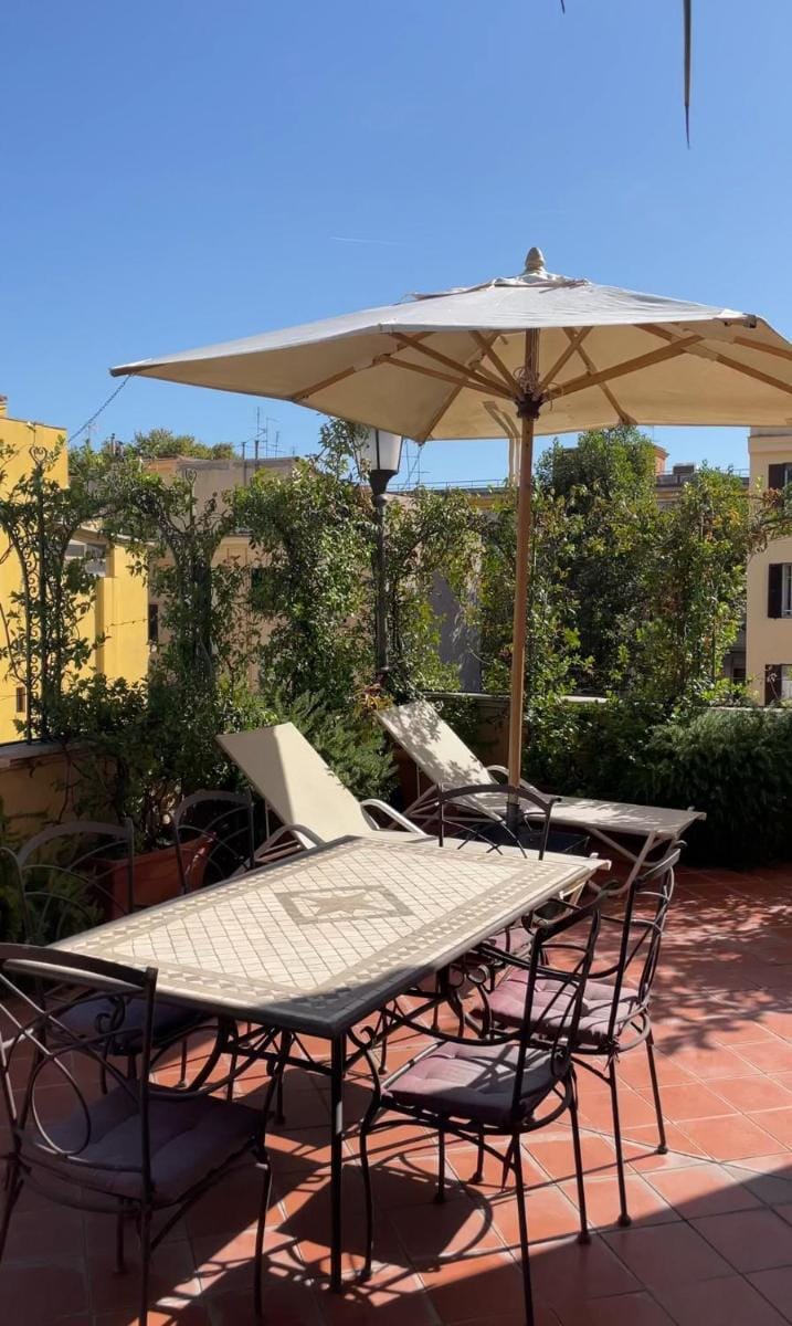 Terrazza Munira Trastevere Bed and Breakfast in Rome