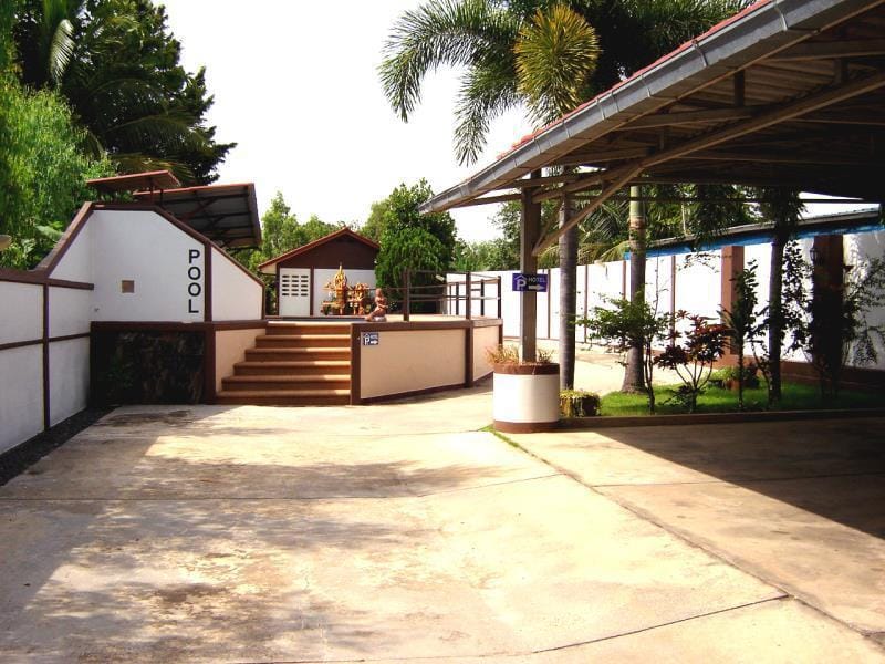BANLANG HOTEL Resort & Swimmingpool Vacation rental in Laos