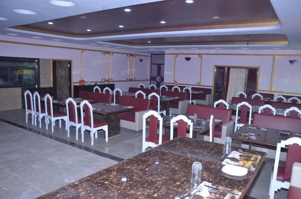 007 Universe Resort Hotel in Maharashtra