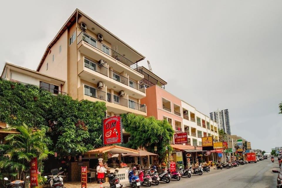 Patumnak Beach Guesthouse Hotel in Pattaya City