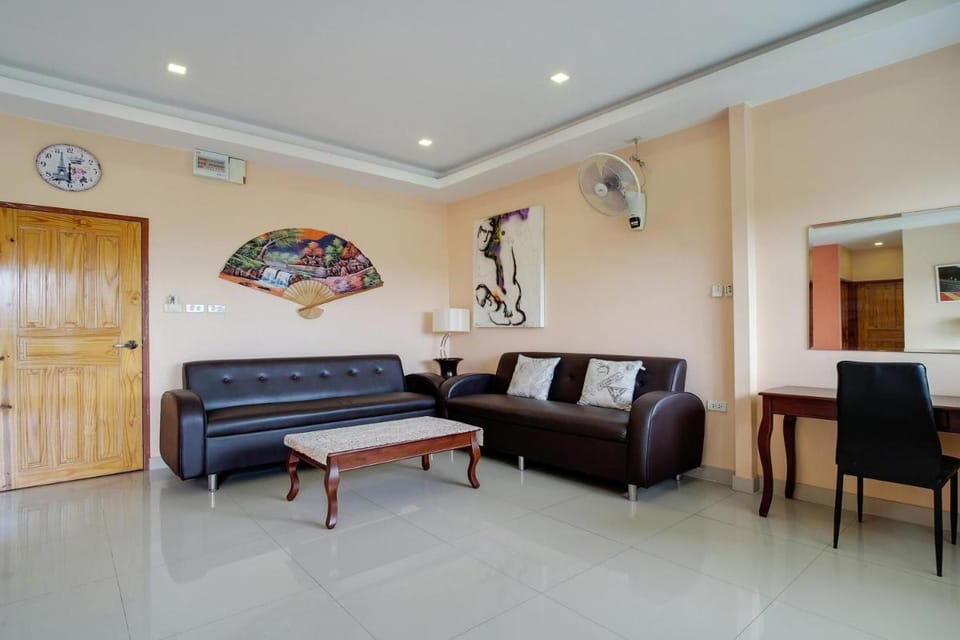 Patumnak Beach Guesthouse Hotel in Pattaya City