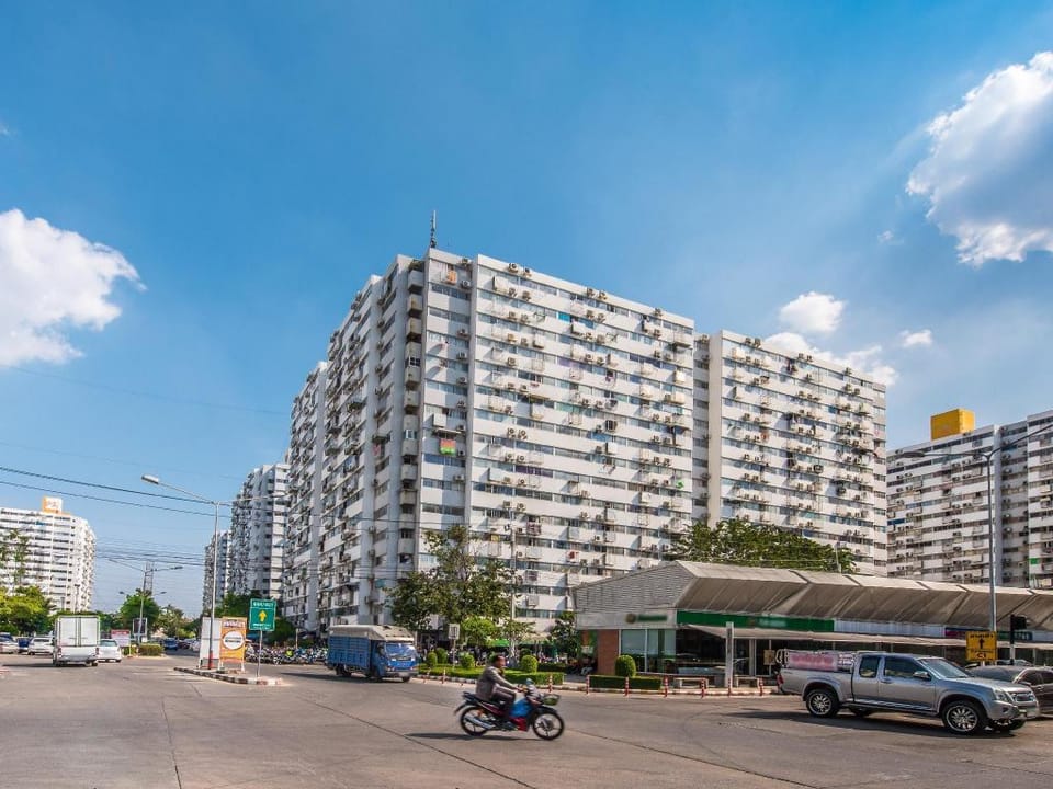 Smart Residence @ Muengthongthani Apartment hotel in Bangkok