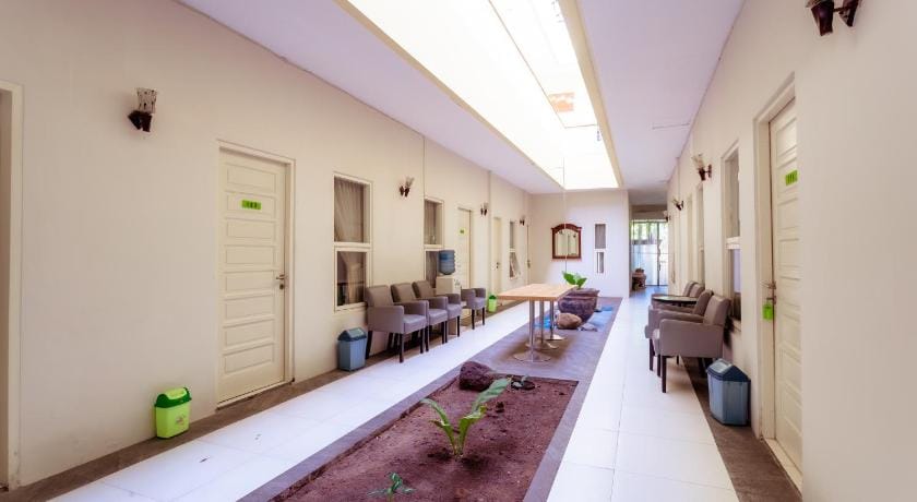 Ardhya Guesthouse Syariah Bed and Breakfast in East Java