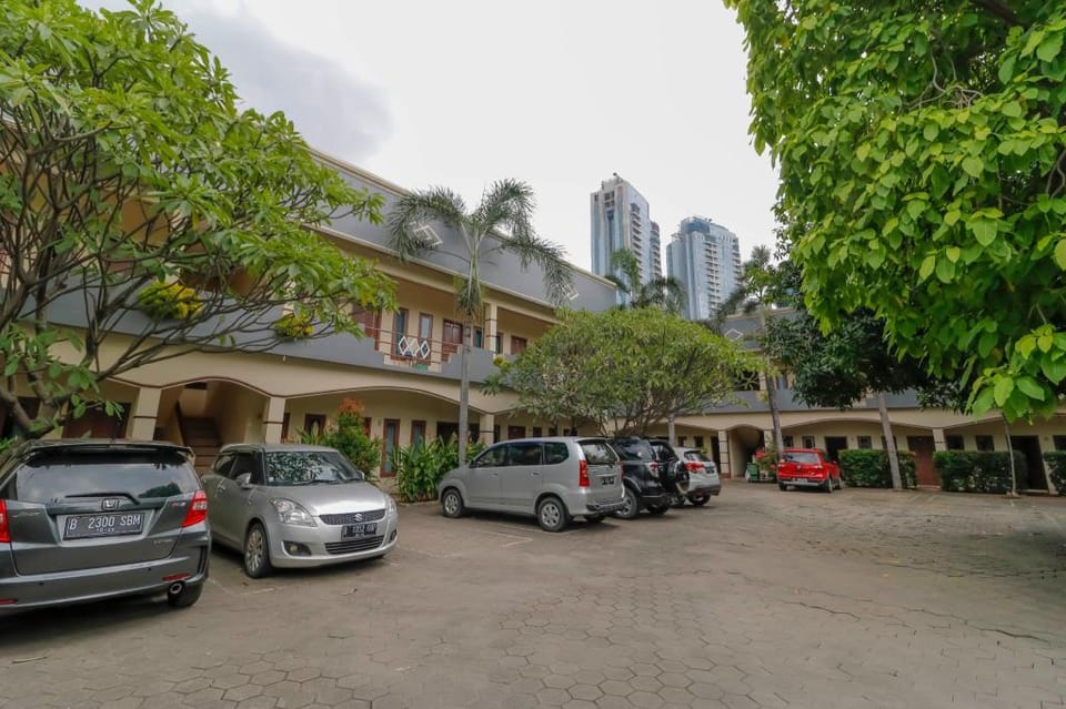 RedDoorz Plus @ Karet Pedurenan 3 Bed and Breakfast in South Jakarta City