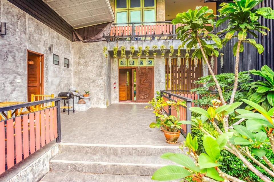 Tonmai Suites Bed and Breakfast in Krabi Changwat