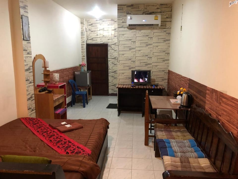 แสนดีเพลส เกสเฮ้าท์ จอมทอง Bed and Breakfast in Thailand