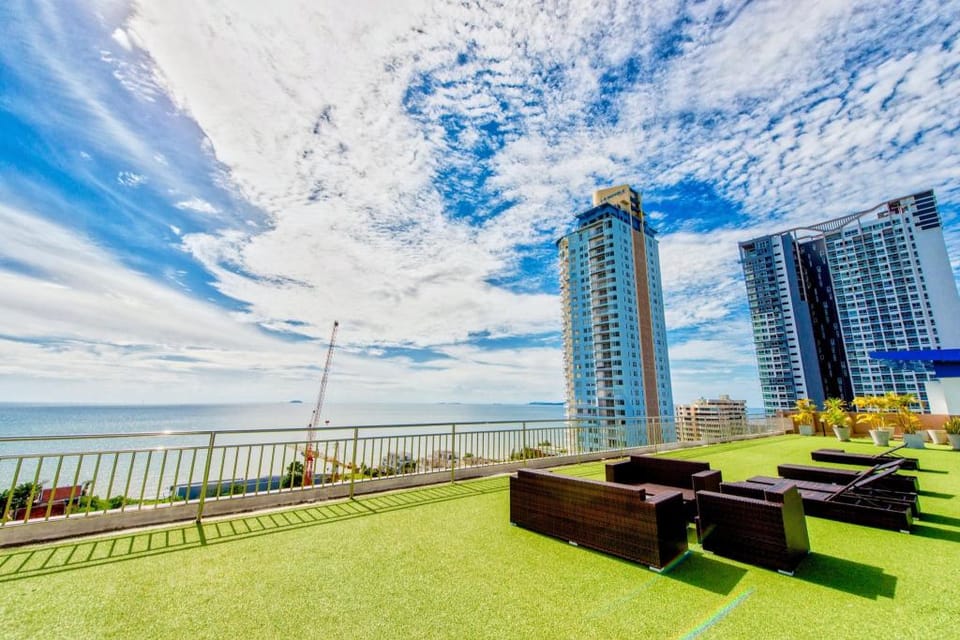 Nam Talay Jomtien Beach Apartment in Pattaya City