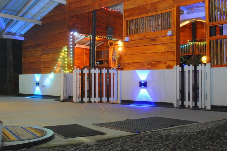 Raymond House(Sun Beach House) Hotel in Southern Province
