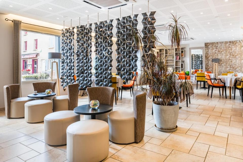 Le Place Neuve Hotel in Auvergne-Rhône-Alpes