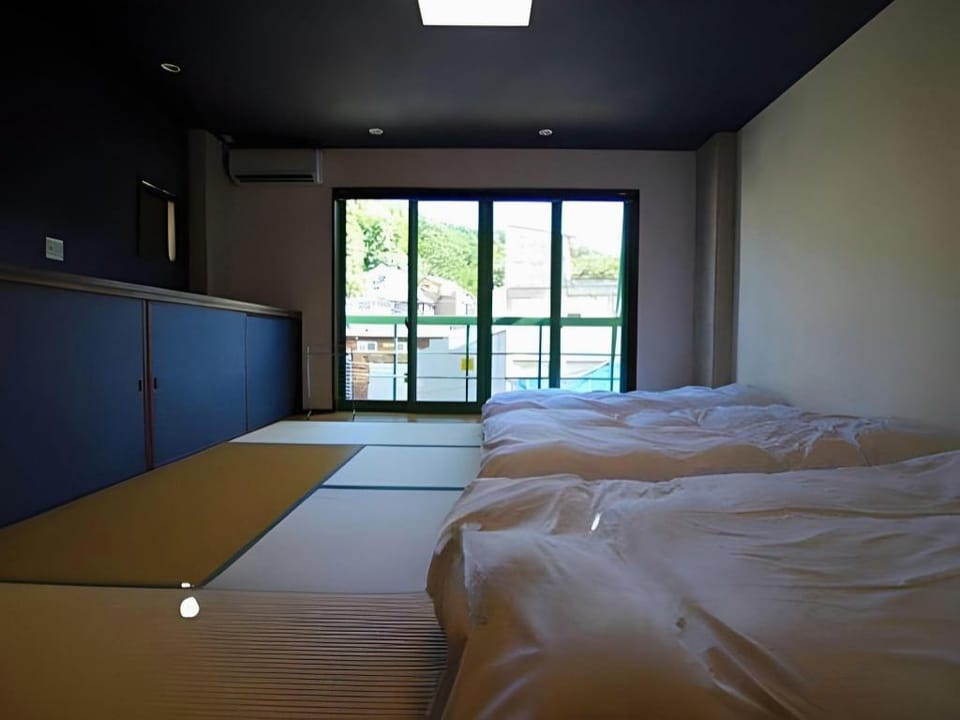 Cinnamon Guest House Dogo Bed and Breakfast in Japan