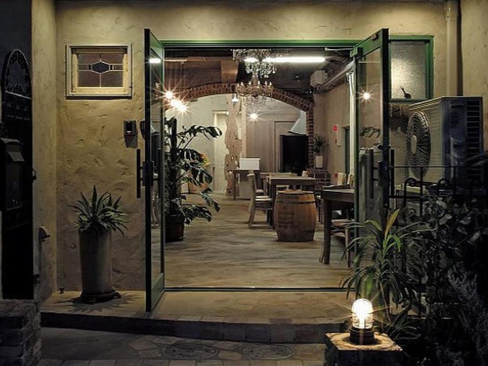 Cinnamon Guest House Dogo Bed and Breakfast in Japan