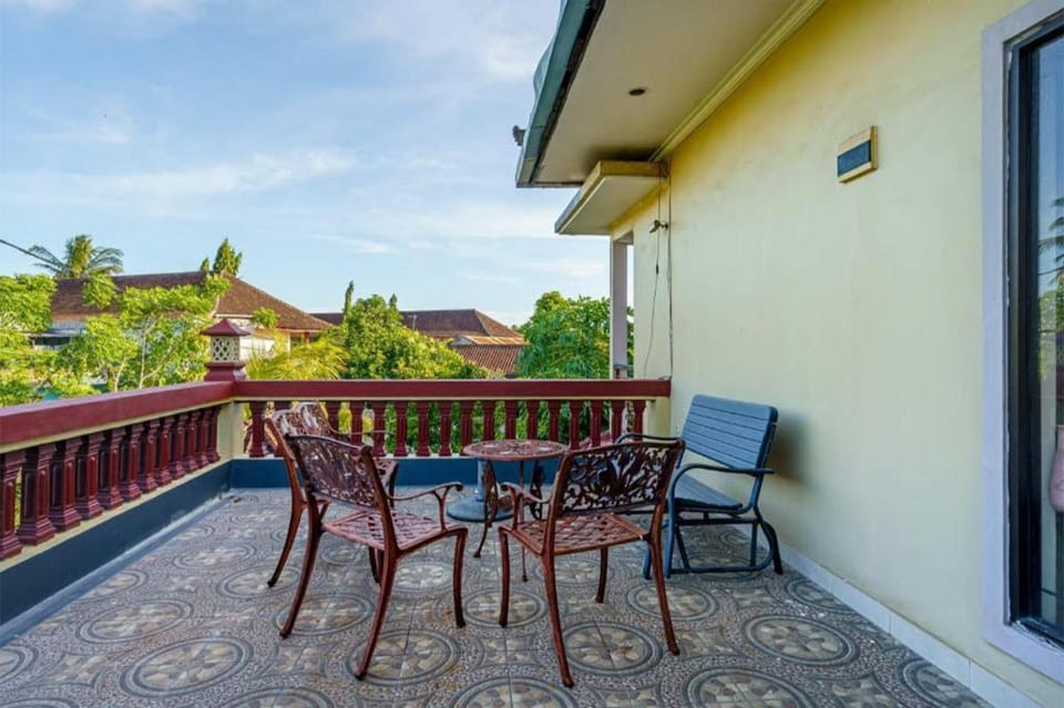 Whiterose Guesthouse Bed and Breakfast in Batu Layar