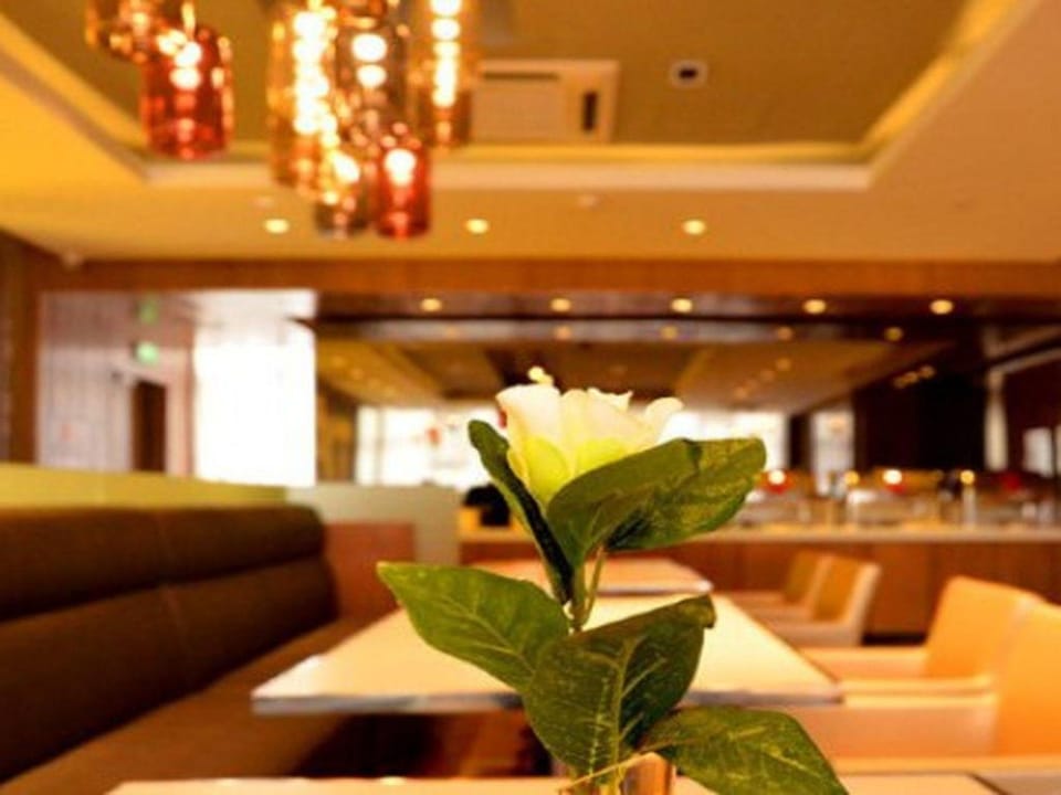 Jinjiang Inn Wuhan Optical Valley Financial Harbour Engineering University Hotel in Wuhan