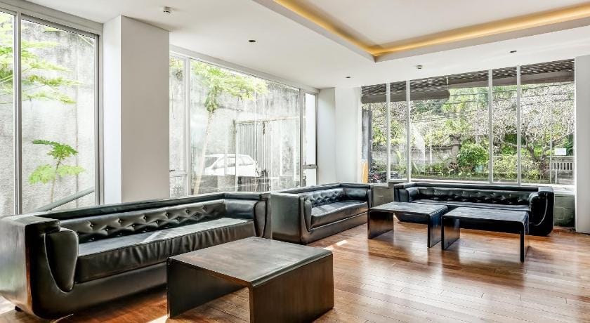 Super OYO Collection O 91189 Premium Legian Hotel in Kuta