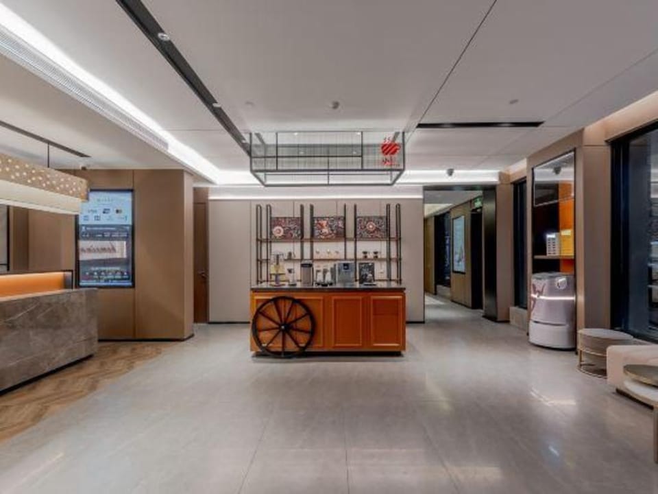 Home Inn Plus - Shanghai Bund Nanjing Road Pedestrian Street Hotel in Shanghai