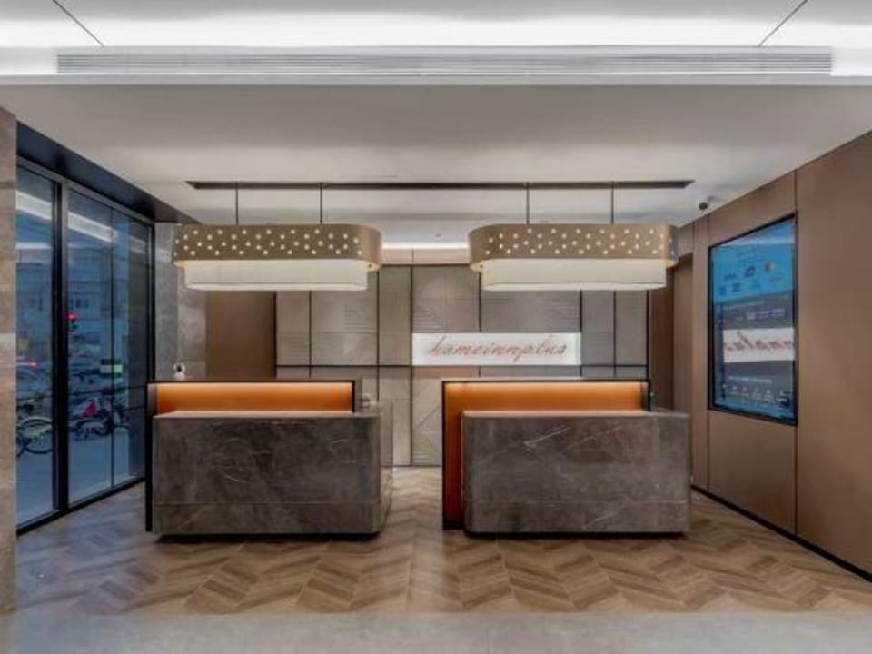 Home Inn Plus - Shanghai Bund Nanjing Road Pedestrian Street Hotel in Shanghai