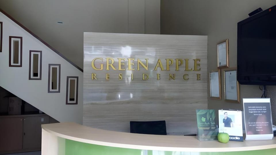 Green Apple Residence near Sarinah Mitra RedDoorz Bed and Breakfast in Jakarta