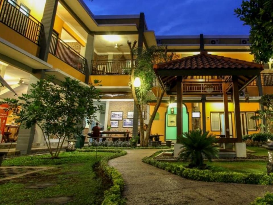 Guest House Rumah Wahidin Syariah Hotel in East Java