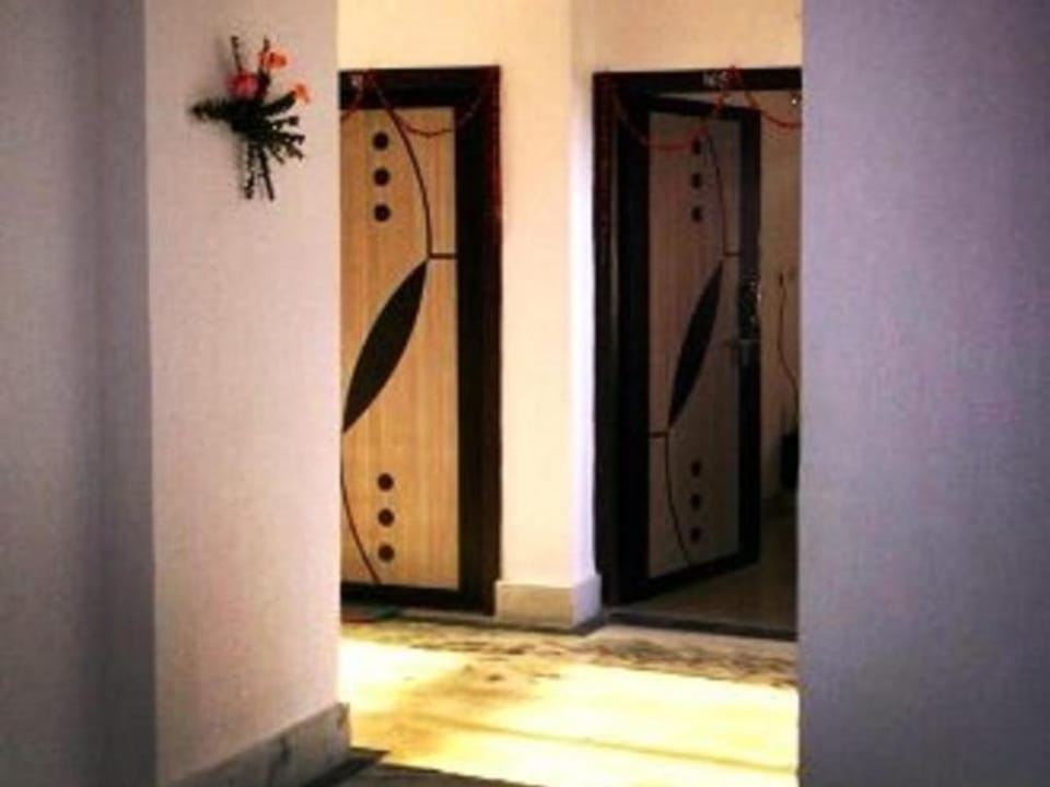 Happy International Guest House Hotel in India