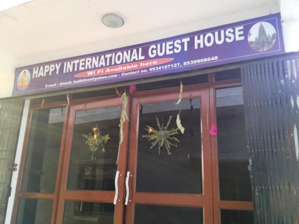 Happy International Guest House Hotel in India
