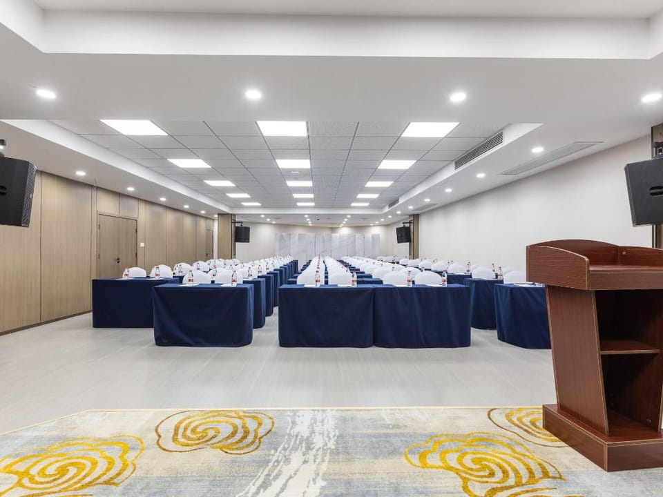 Vienna Hotel Wuhan Yellow Crane Tower Wuchang Station Railway Station Hotel in Wuhan