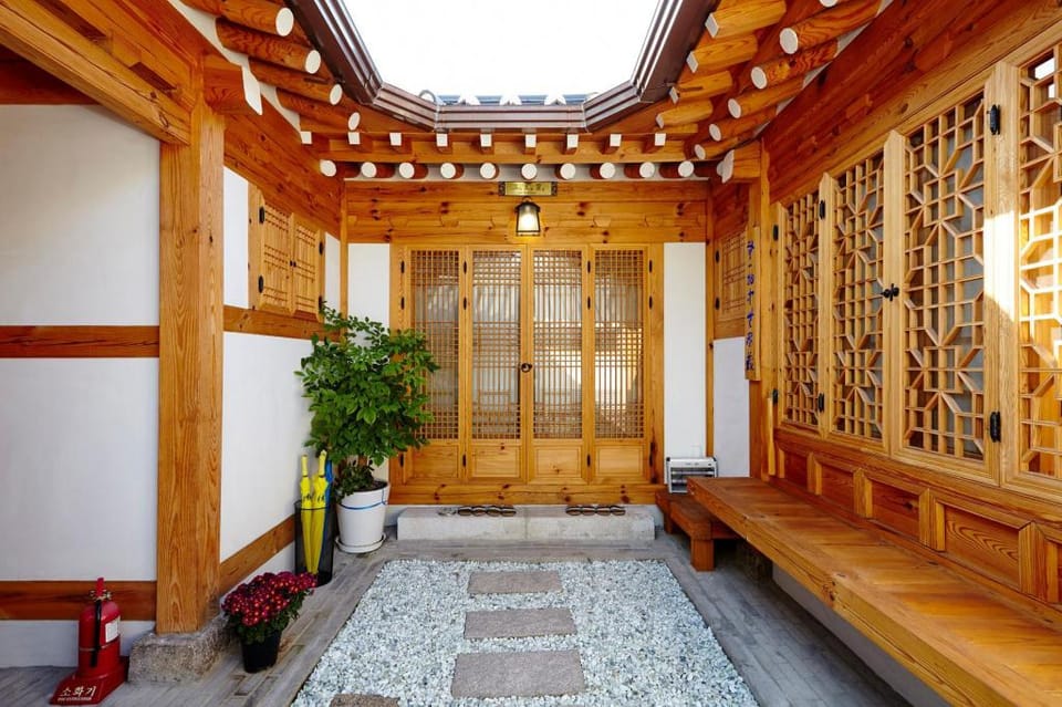 Hanok 24 guesthouse Gyeongbokgung Hotel in Seoul