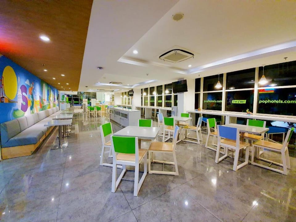 Pop Hotel Diponegoro Surabaya Hotel in Surabaya